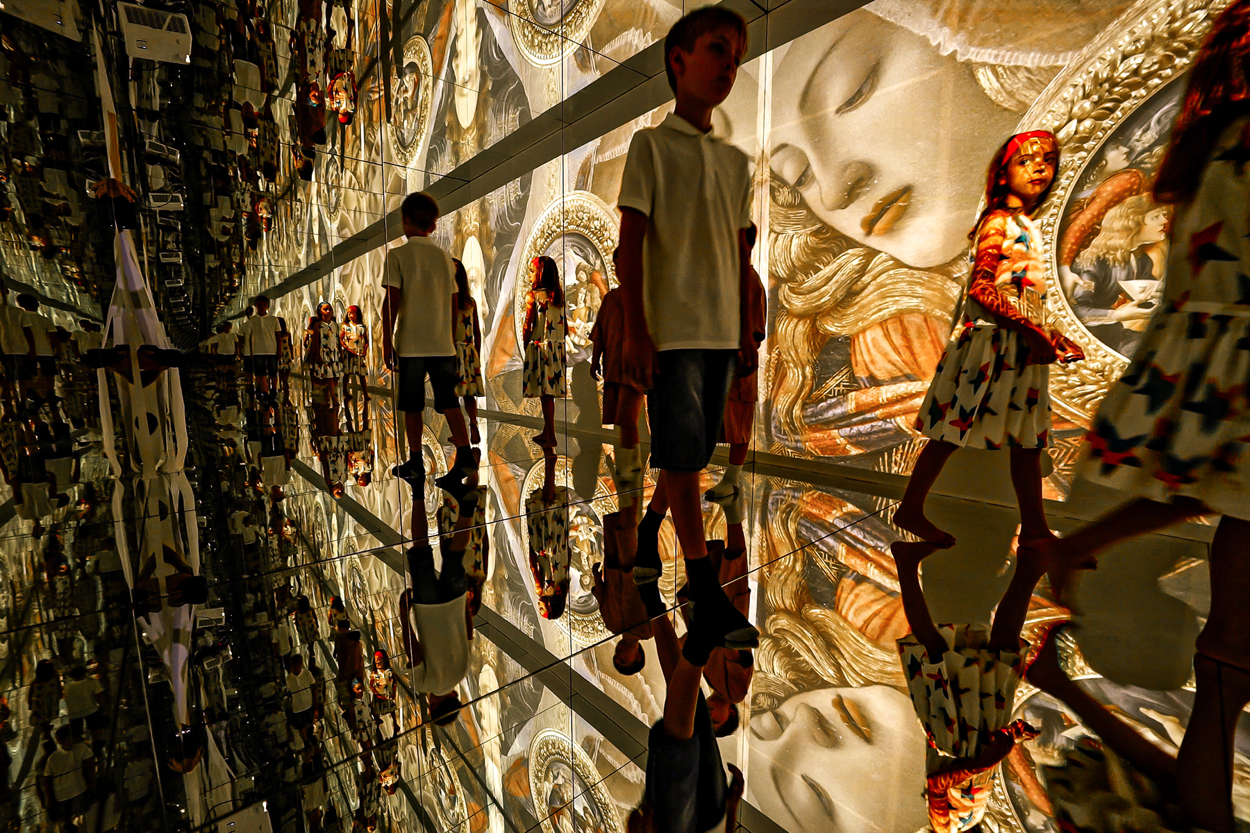 Mirror Room Detail 1